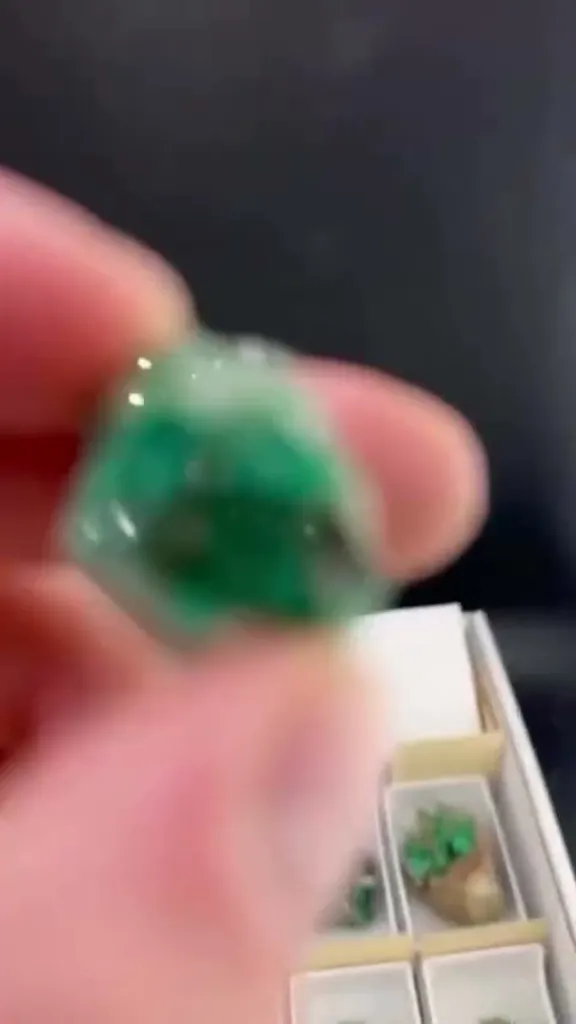 Arrow Head Pocket Baryte with Malachite image