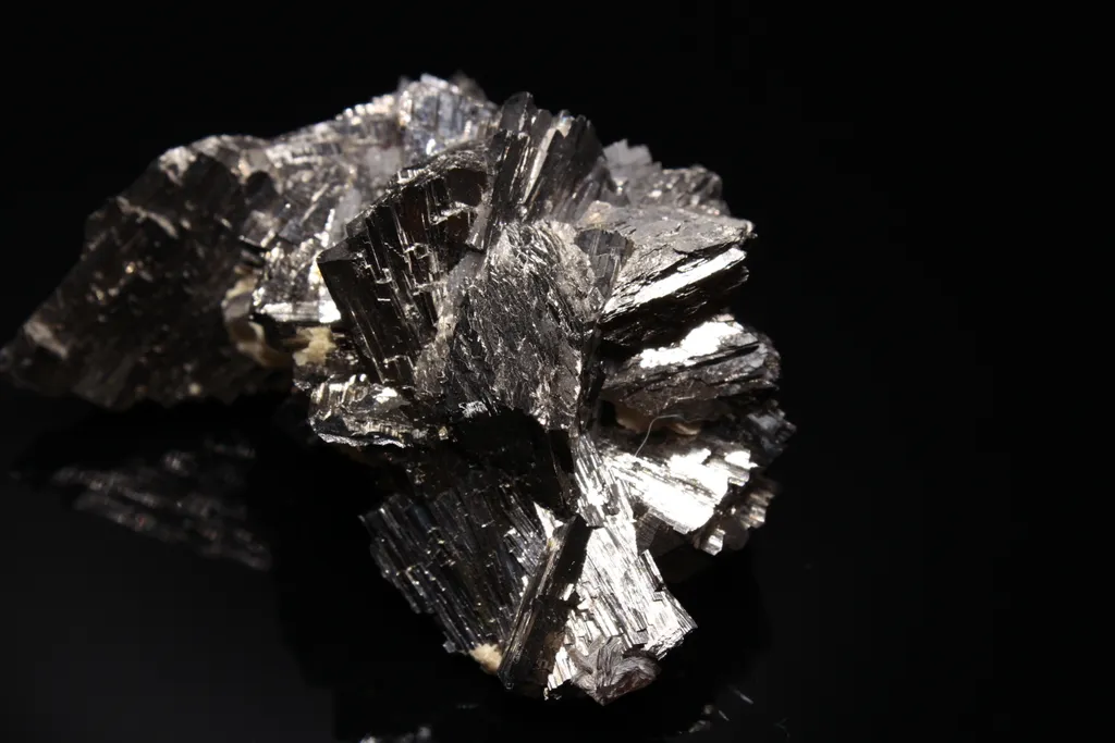 Arsenopyrite crystal grouping - image 4