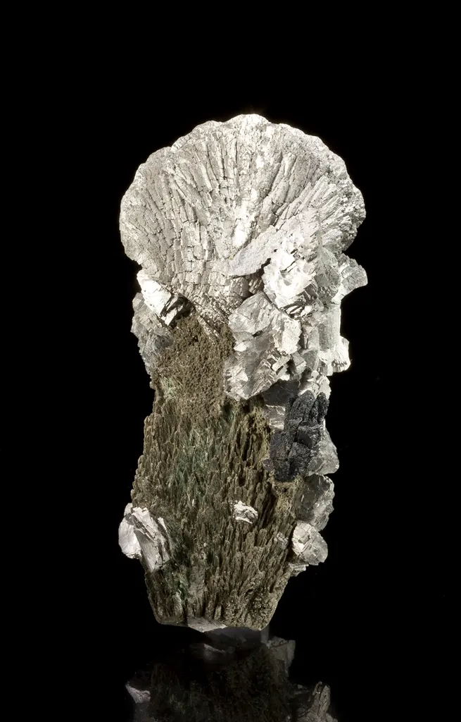 Arsenopyrite on Hedenbergite - image 2