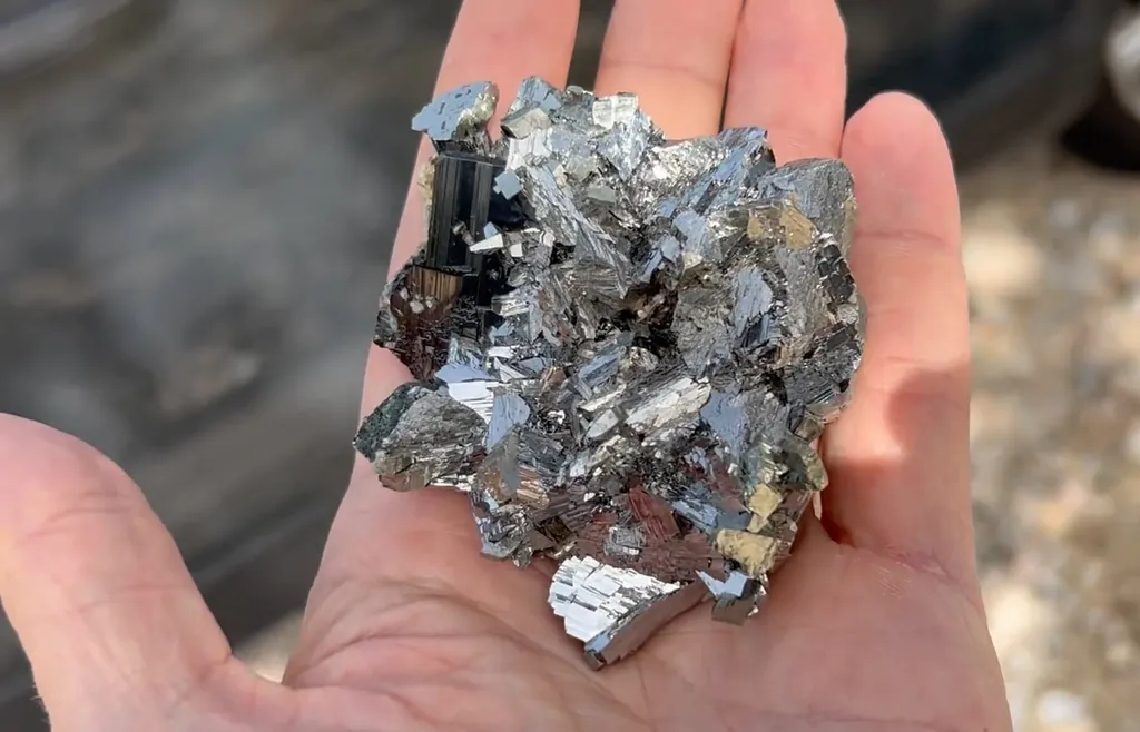 Arsenopyrite with Ferberite - image 5