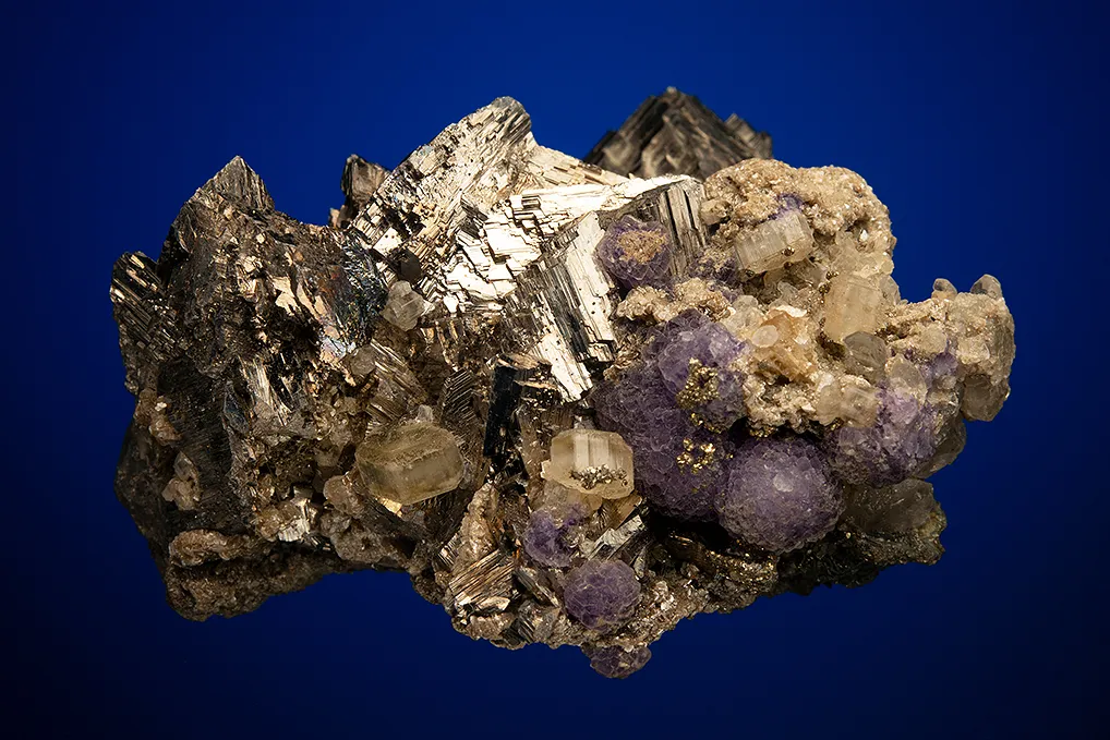 Arsenopyrite with Fluorite and Fluorapatite - image 4
