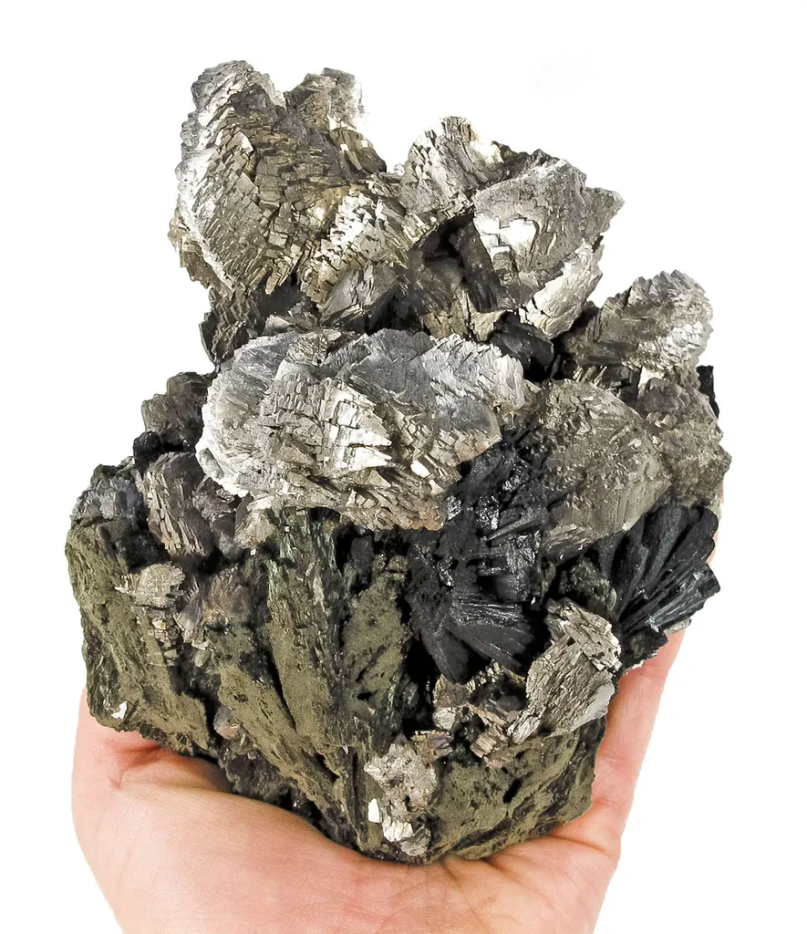 Arsenopyrite With Ilvaite and Hedenbergite - image 5