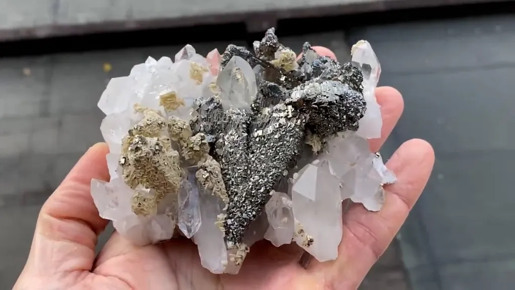 Arsenopyrite with Quartz, Pyrite and Siderite - image 4