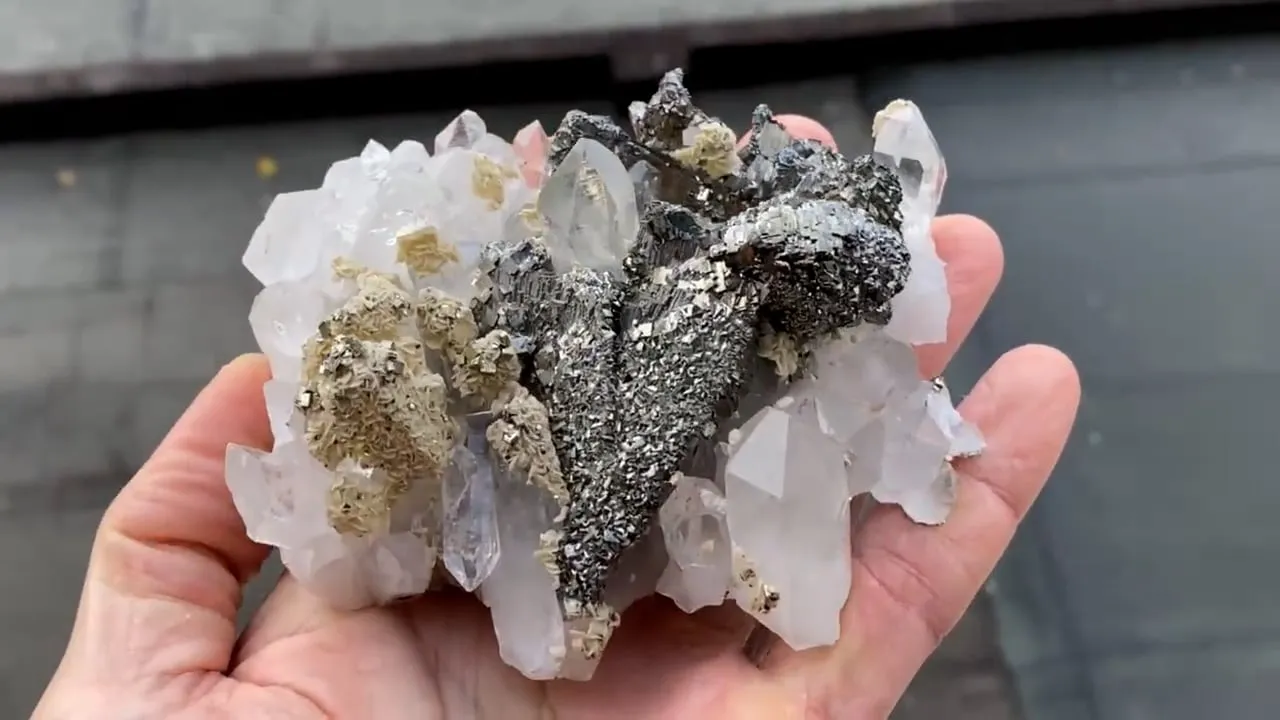 Arsenopyrite with Quartz, Pyrite and Siderite - image 4