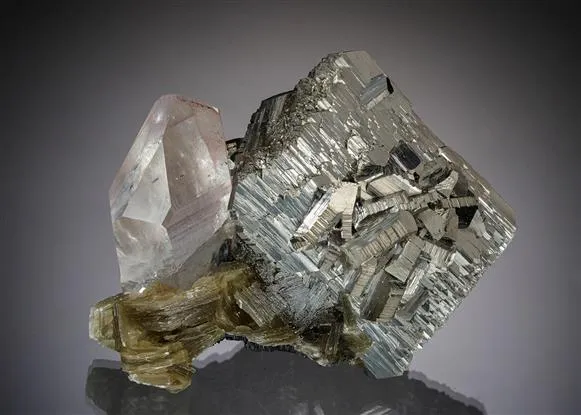 Arsenopyrite with Quartz Siderite and Muscovite image