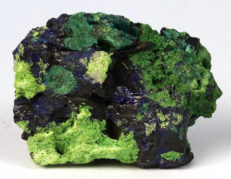 Arsentsumebite, Azurite, Bayldonite image