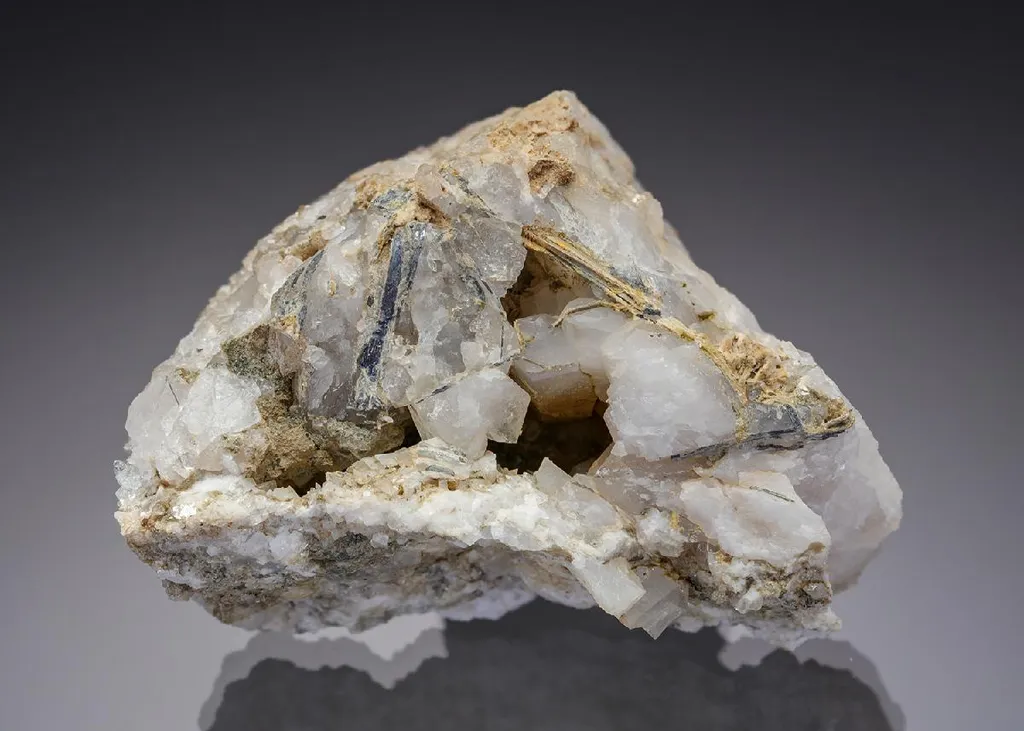 ASCHAMALMITE in Quartz image