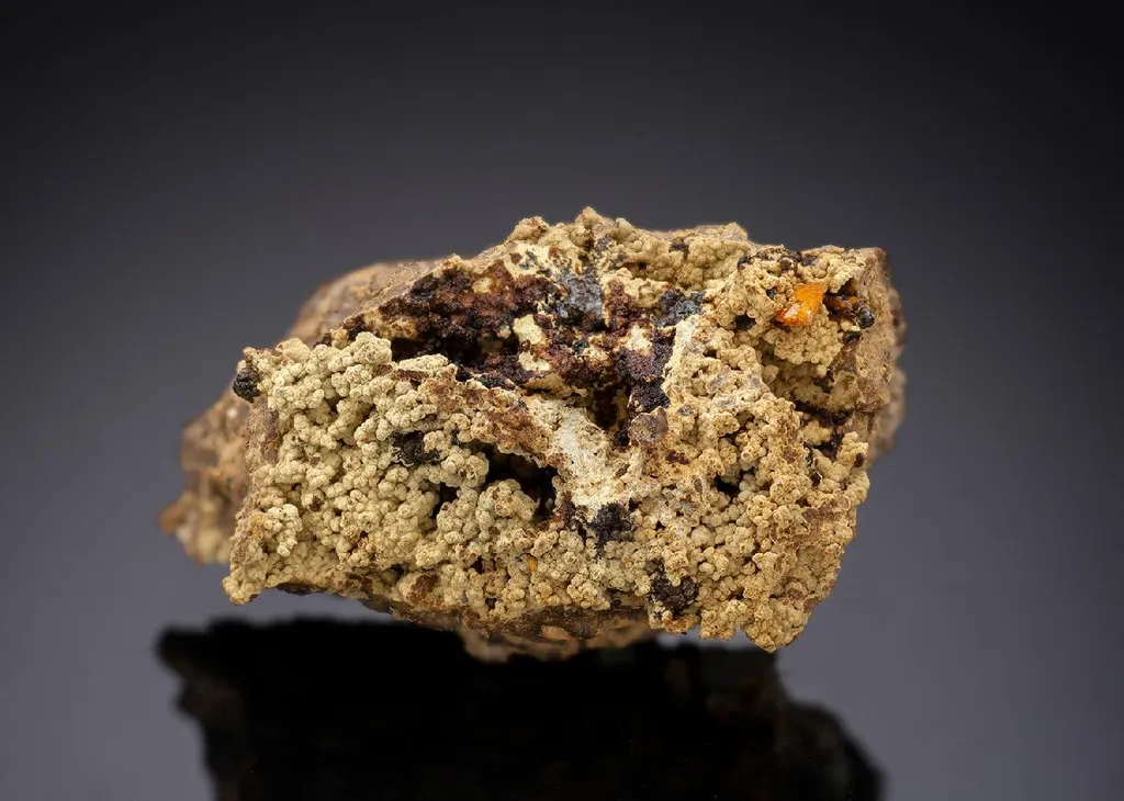 ATENCIOITE with USHKOVITE Beryllonite and MORAESITE image