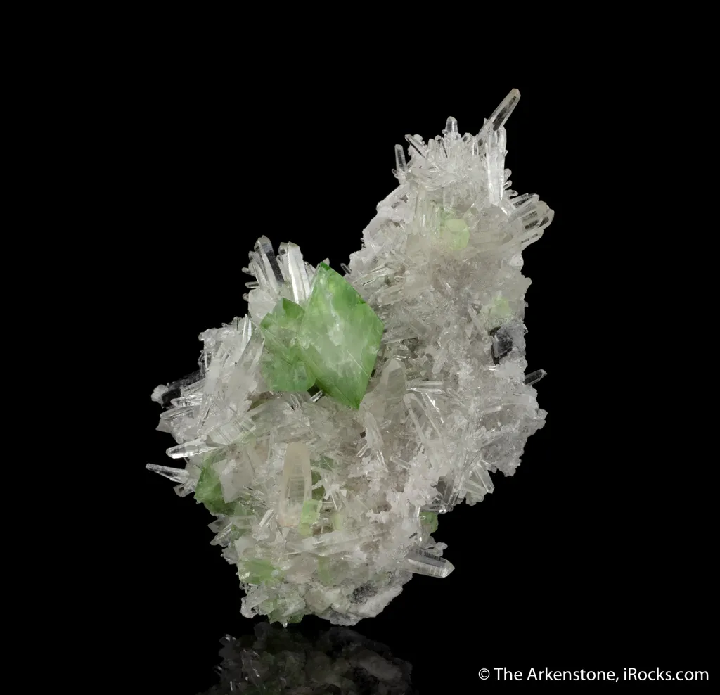 Augelite on Quartz with Hubenerite - image 3