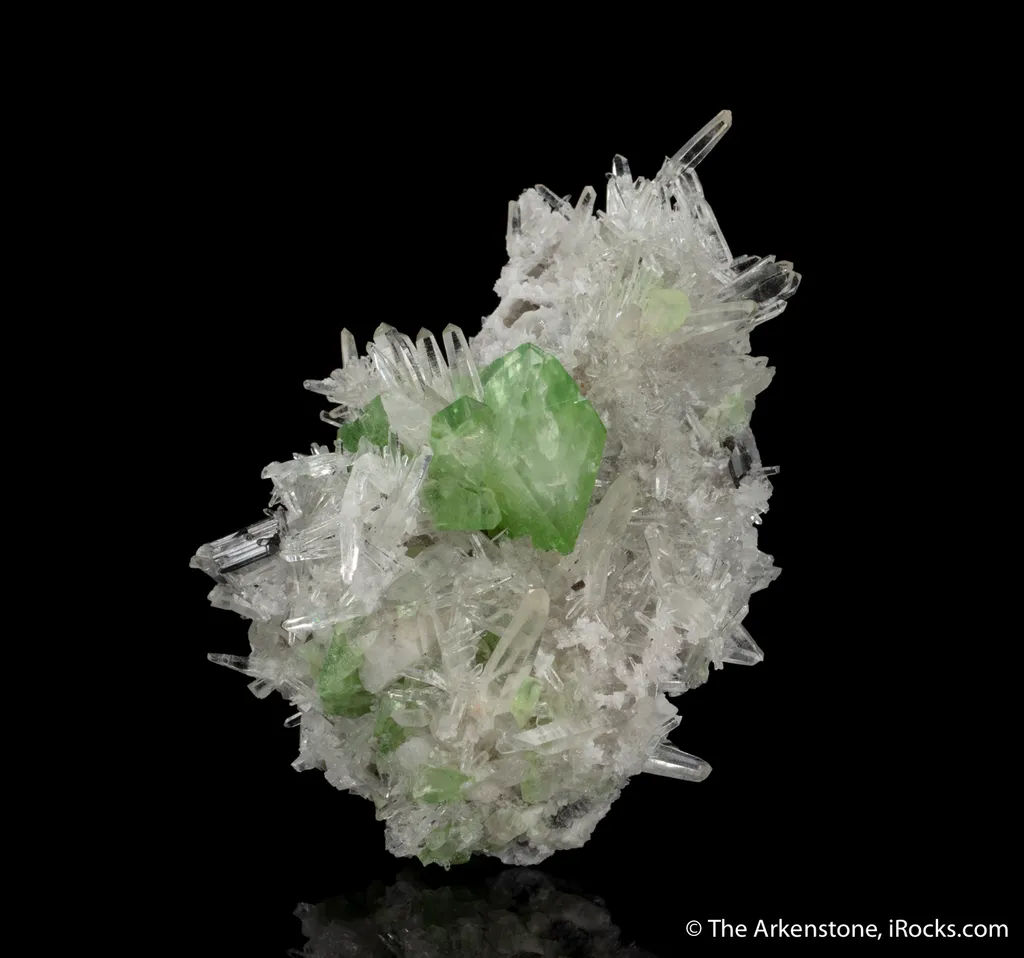 Augelite on Quartz with Hubenerite - image 2