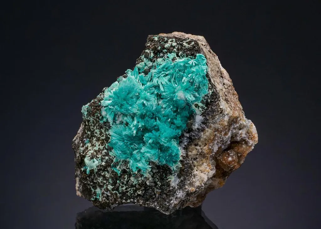 Aurichalcite with Hemimorphite image