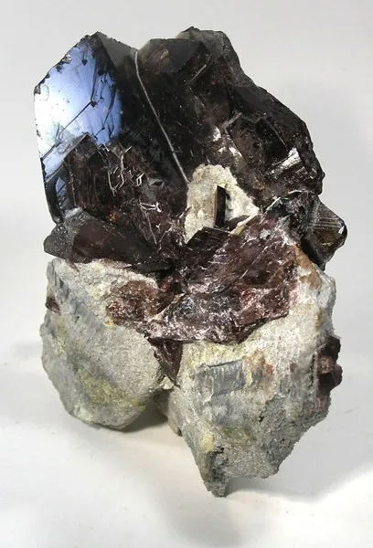 Axinite image