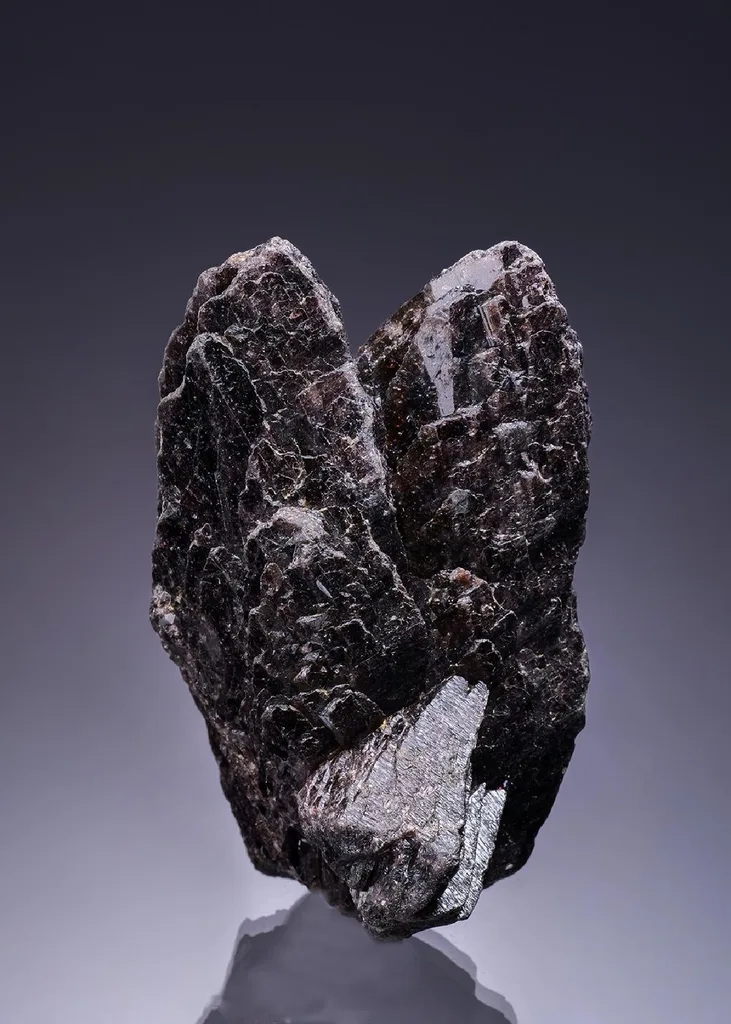 Axinite image