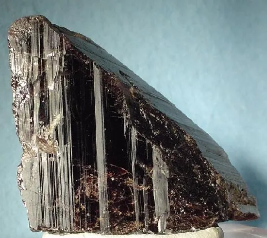 Axinite image