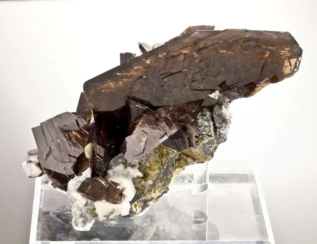Axinite image