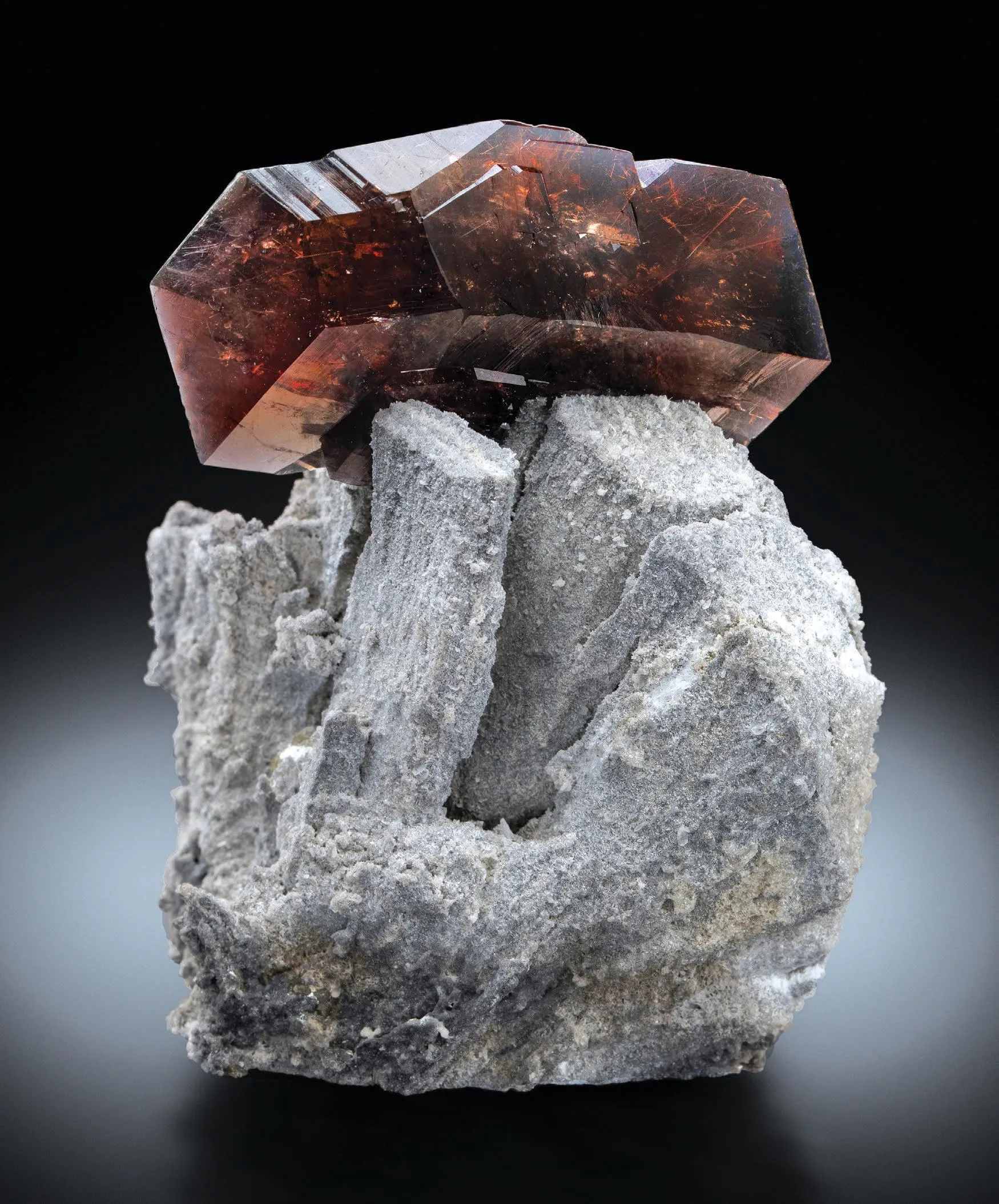 Axinite-(Fe) - image 1