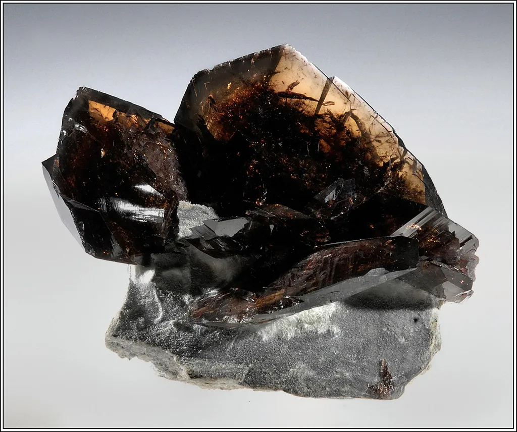 Axinite-(Fe) image