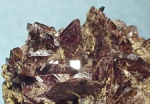 Axinite-(Fe) - image 2