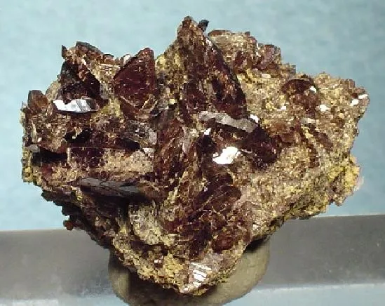 Axinite-(Fe) - image 1