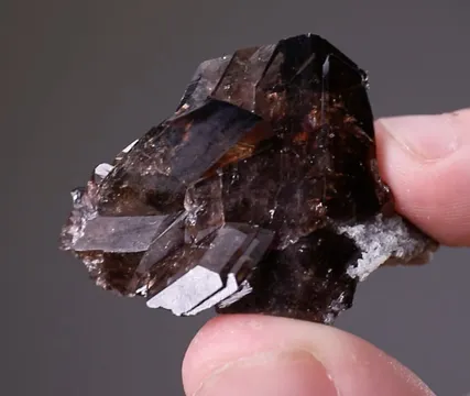Axinite-(Fe)