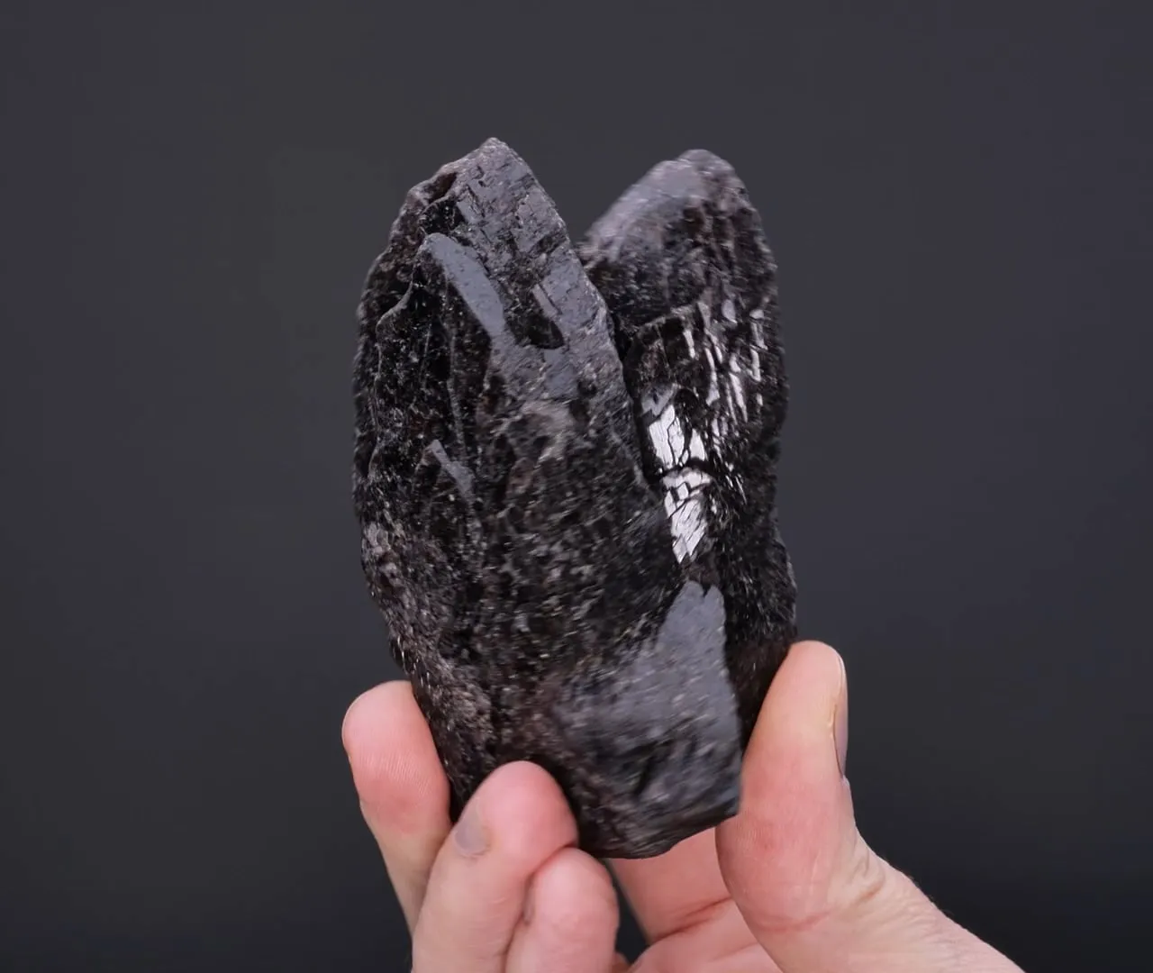 Axinite-(Fe) - image 2