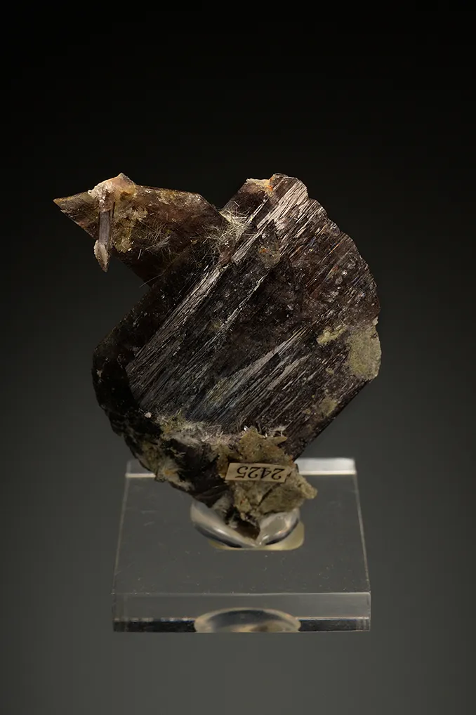 Axinite-(Fe) - image 3