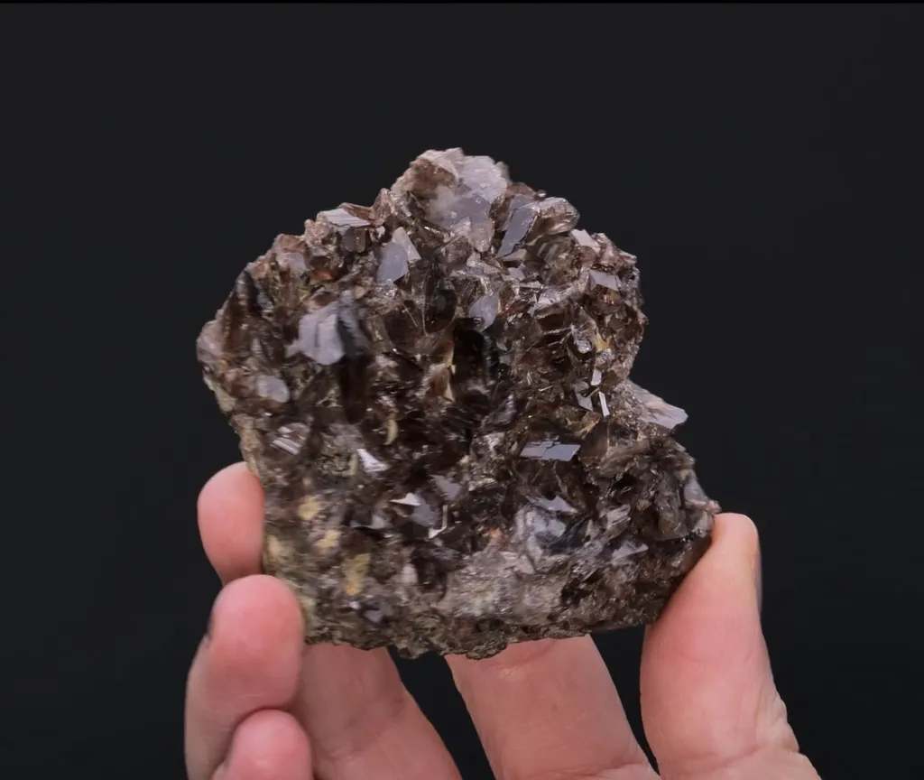Axinite-(Fe) - image 2
