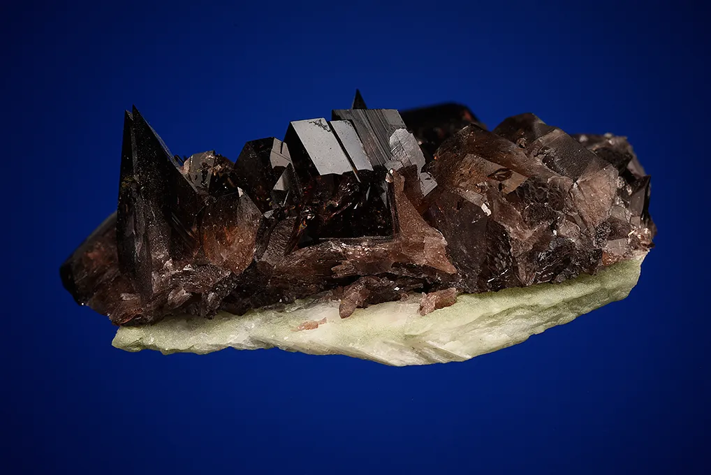 Axinite-(Fe) on Calcite - image 3