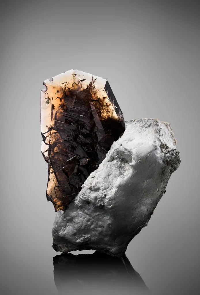 Axinite-(Fe) on Palygorskite - image 2