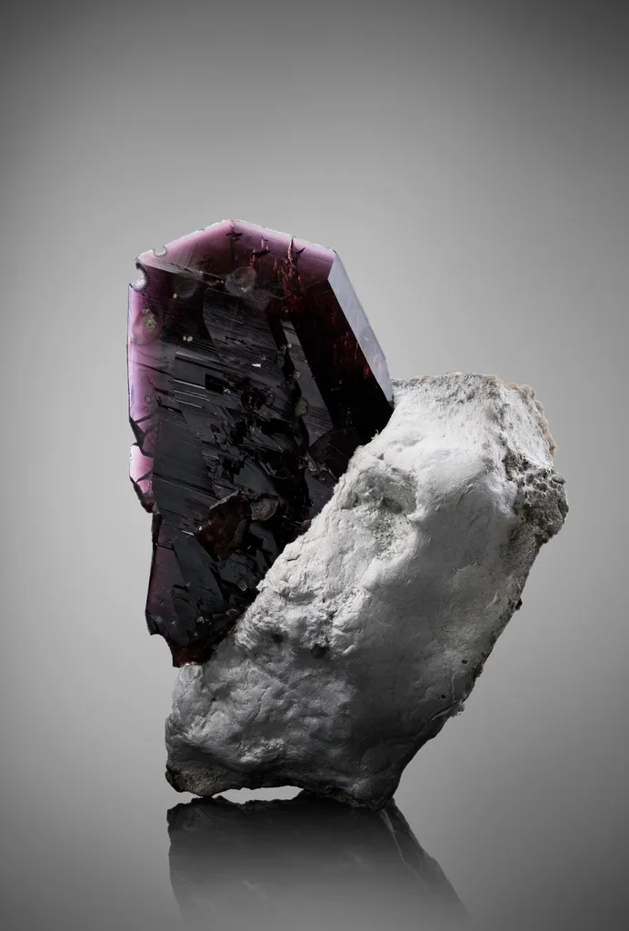 Axinite-(Fe) on Palygorskite - image 3