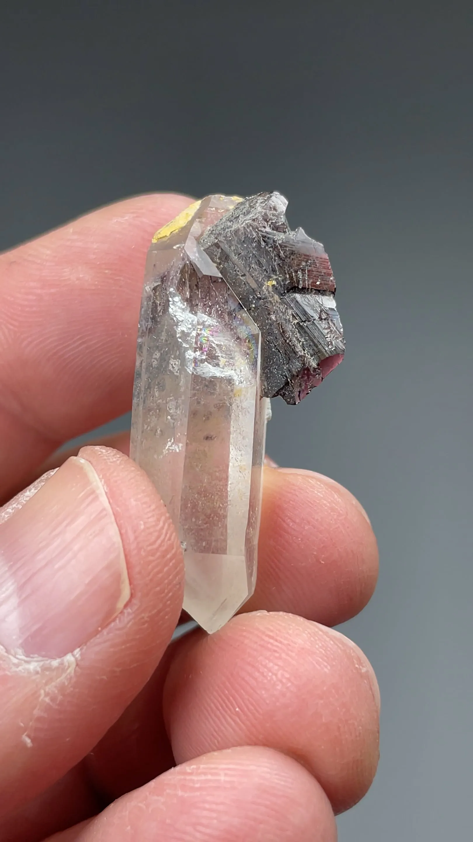 Axinite-Fe on Quartz - image 2