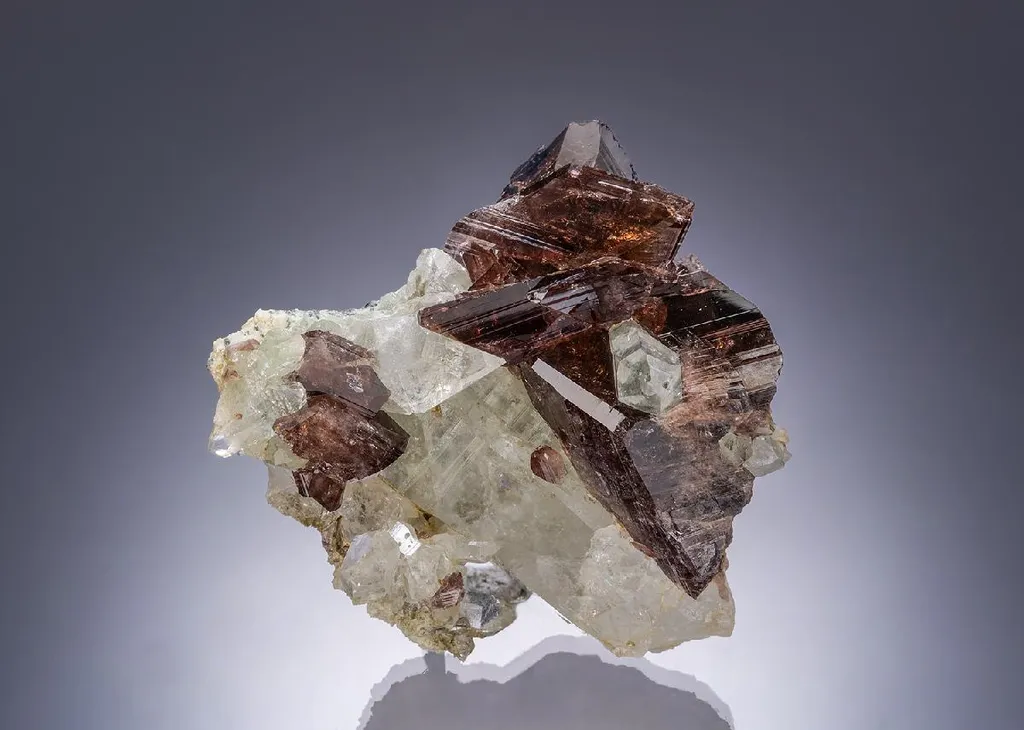 AXINITE-(Fe) on QUARTZ image