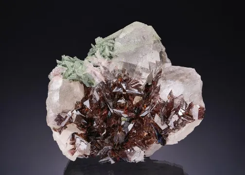 Axinite-(Fe) on Quartz with Chlorite