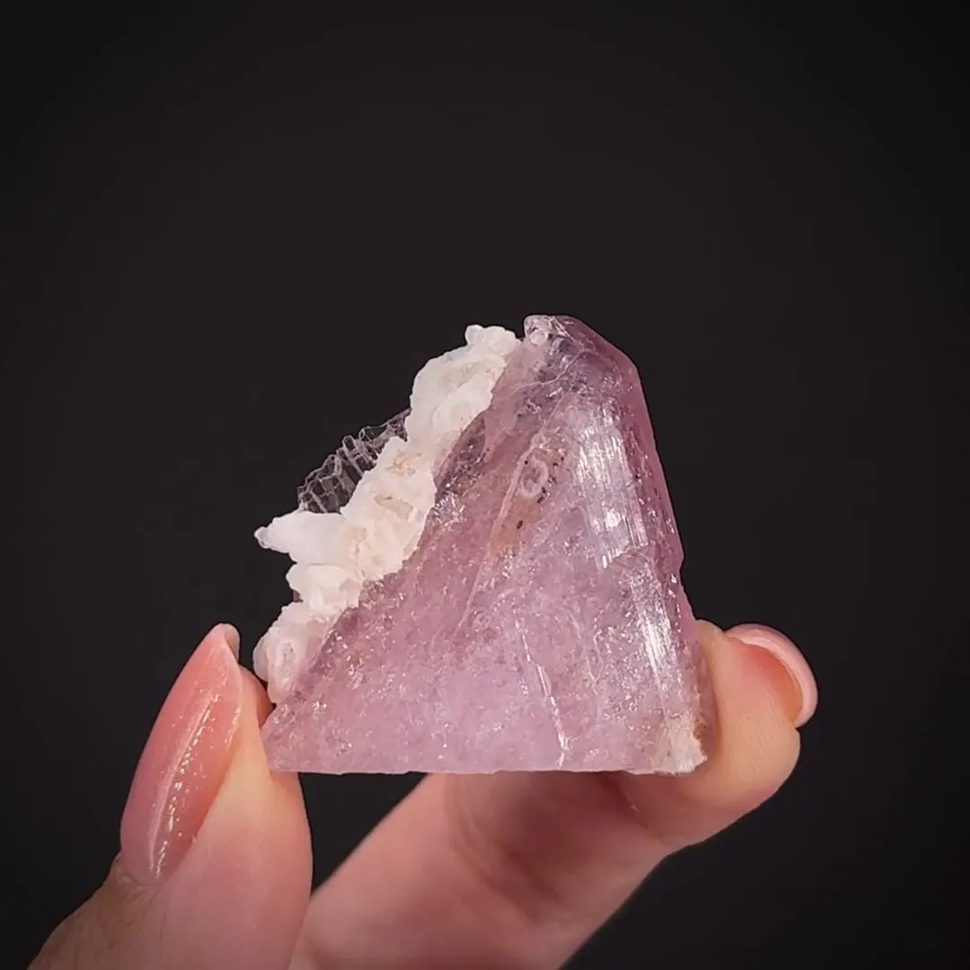 Axinite-(Mg) and Calcite - image 2