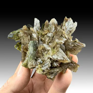 Axinite-Mn with Epidote