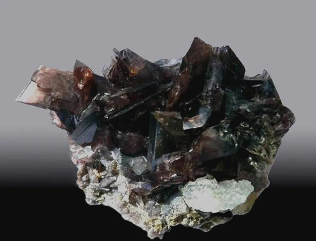 Axinite, Rocher d'Armentiers, Oisans, Isère image