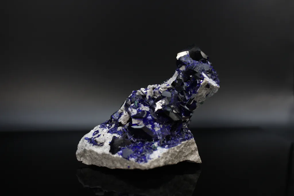 Azurite filling fractured limestone image