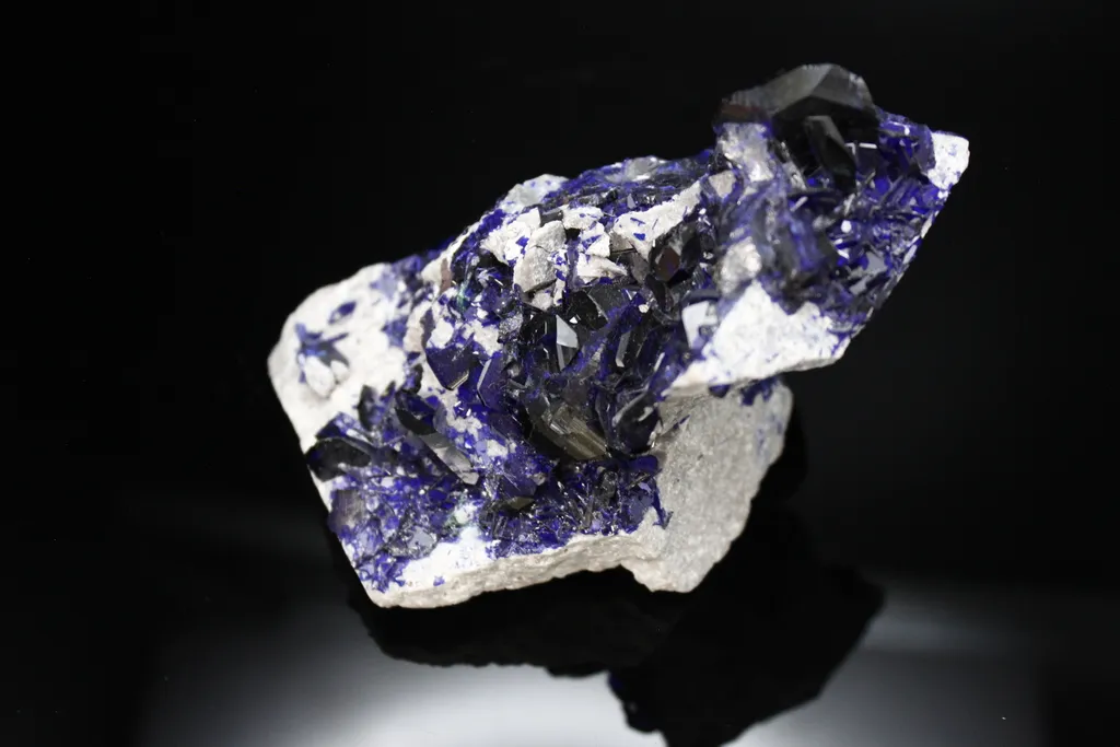 Azurite filling fractured limestone - image 5