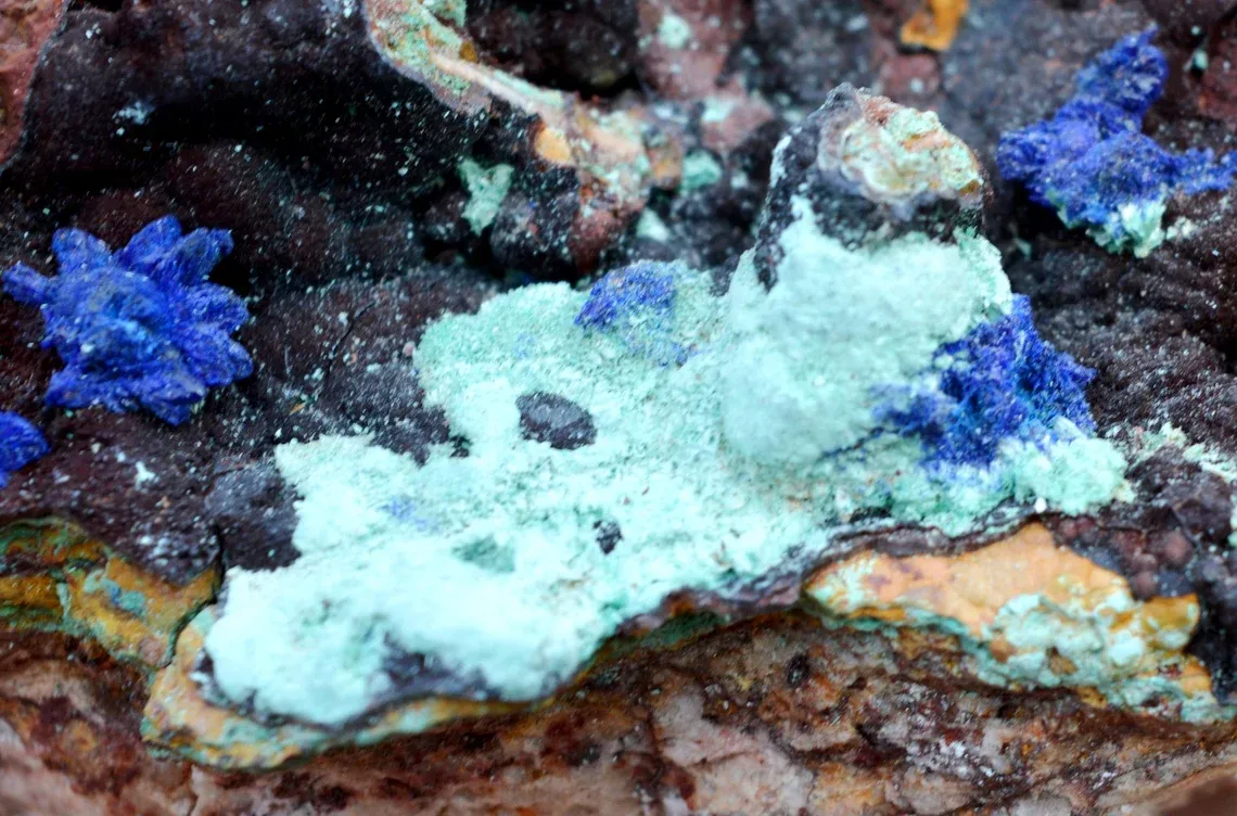 Azurite Hematite Malachite 252 grams - Le Moulinal Mine, Rayssac, Castres, Tarn, Occitanie, France - image 3