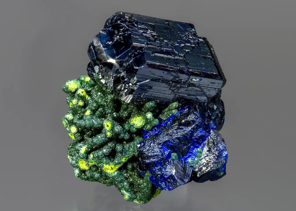 Azurite on Bayldonite image