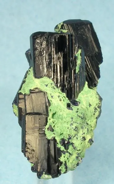 Azurite on Bayldonite image