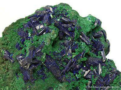 Azurite on Bayldonite - image 2