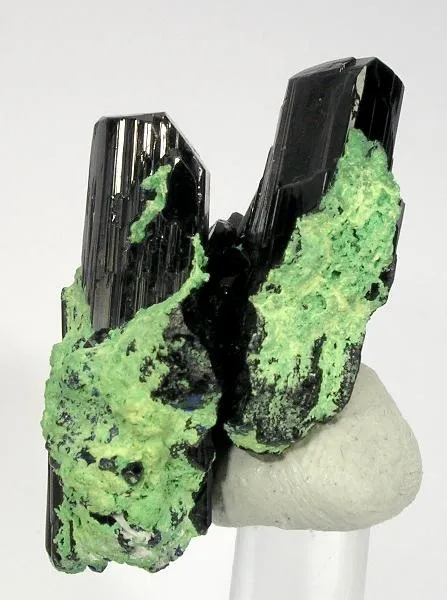 Azurite on Bayldonite - image 2
