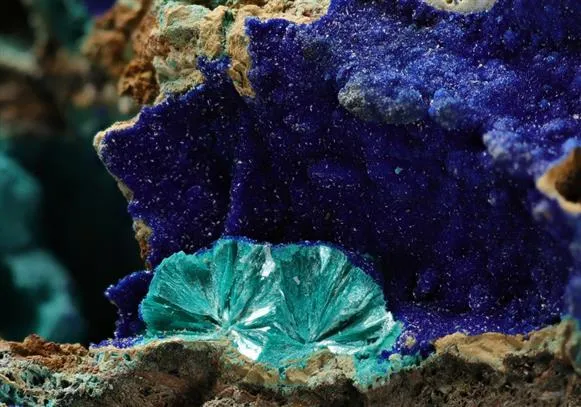 Azurite with TYROLITE image