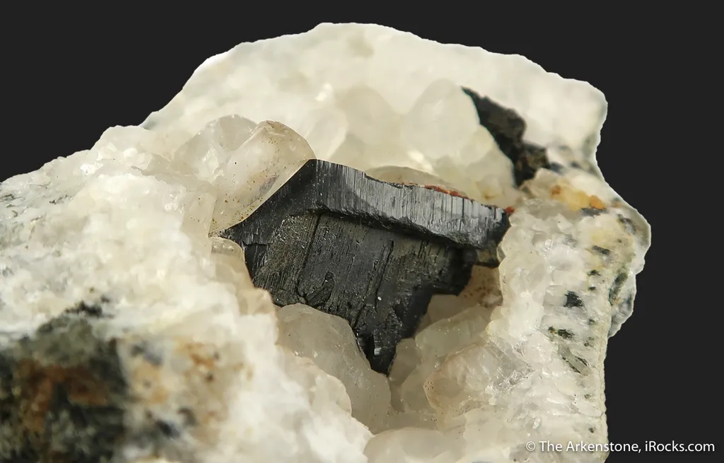Babingtonite and Calcite image