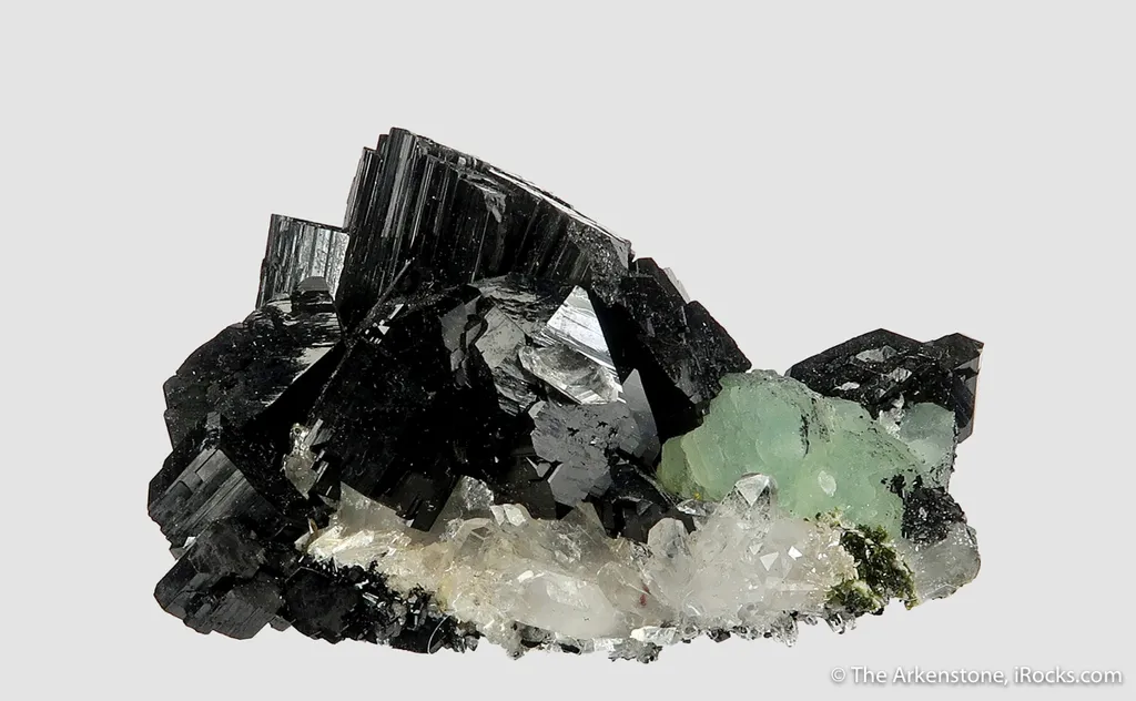 Babingtonite and Prehnite on Quartz - image 5