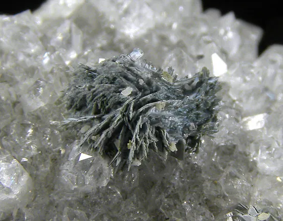 Babingtonite, Calcite, Heulandite-Ca, Quartz - image 2