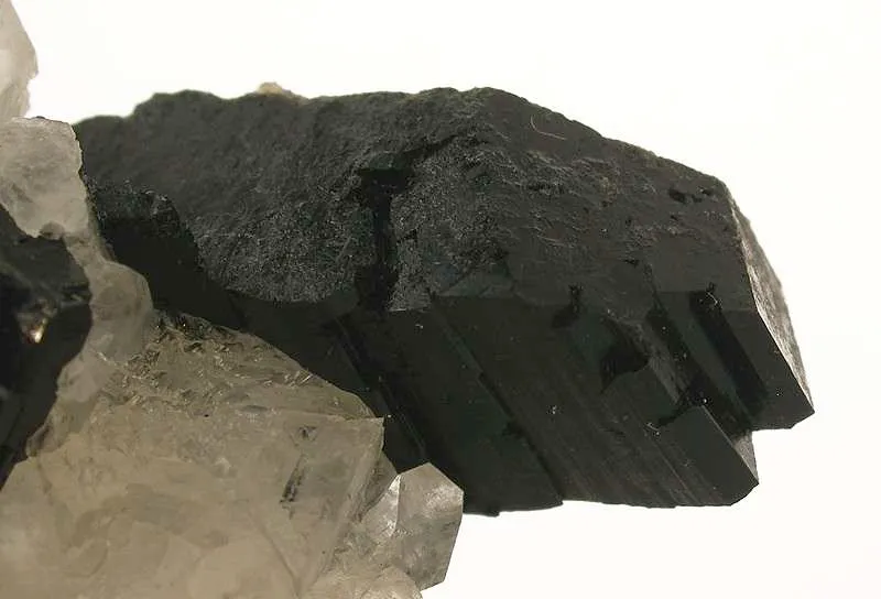 Babingtonite on Calcite - image 4