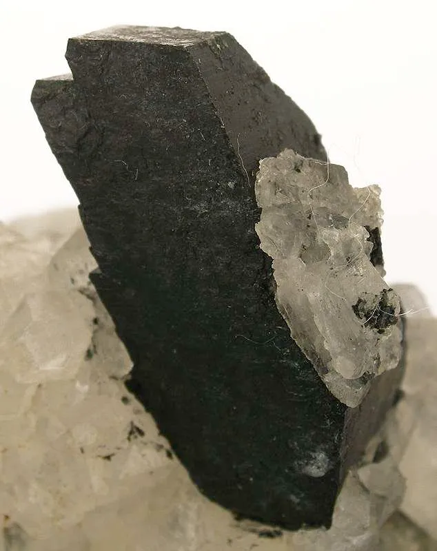 Babingtonite on Calcite - image 5