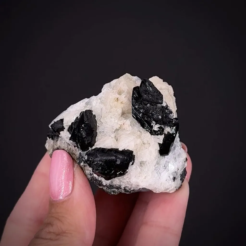 Babingtonite on Calcite - image 2